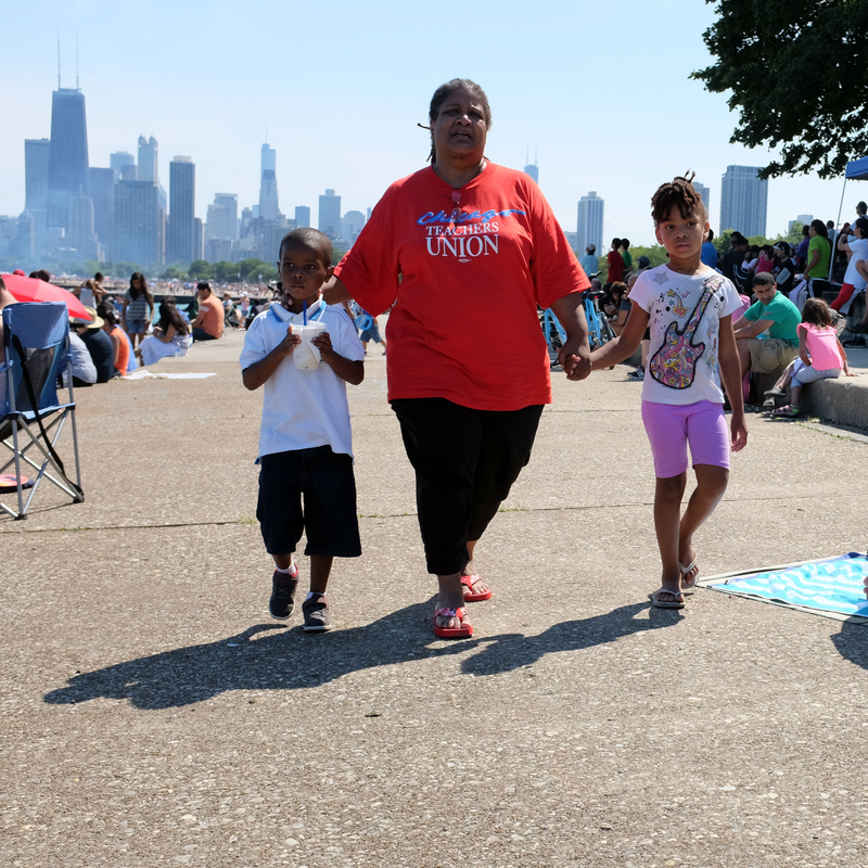 Illustration for article titled Chicago Air and Water Show or: How I Learned to Stop Zooming and Love the Wide-Angle Prime